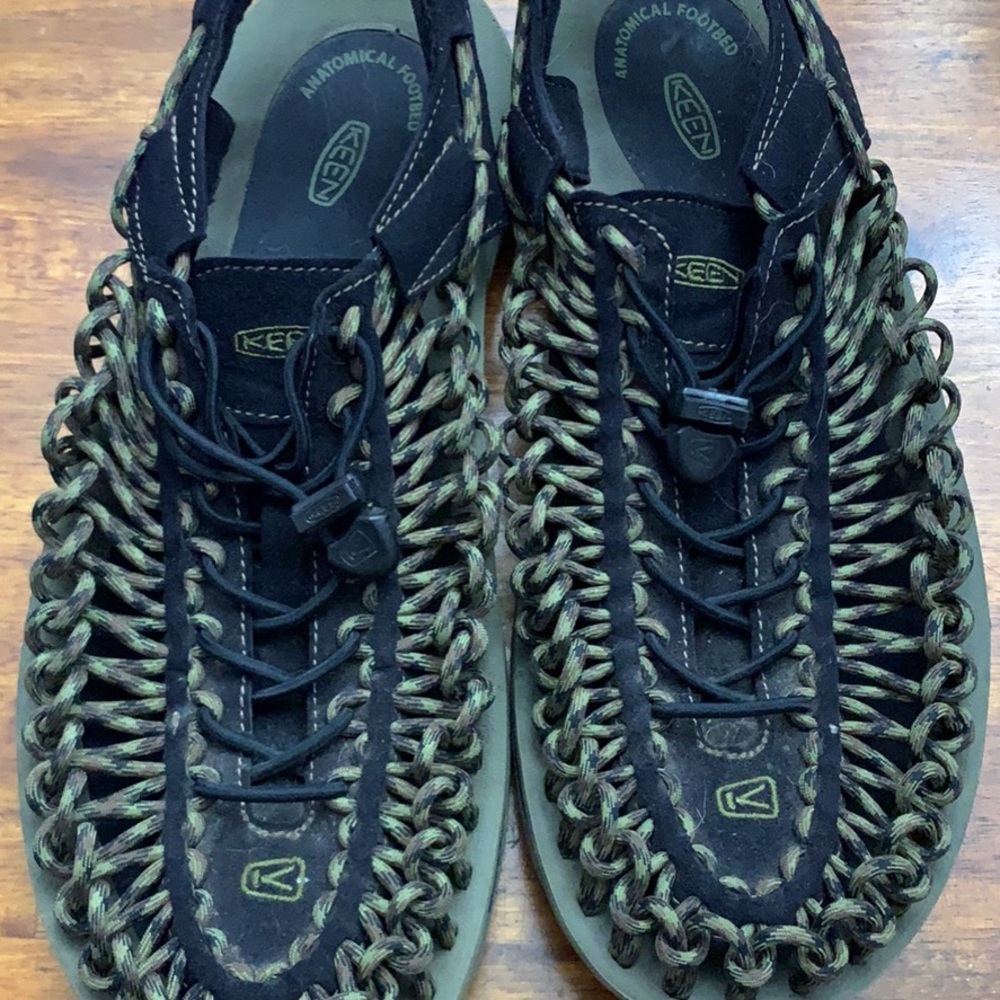Men’s Keen Uneek Bungee cord shoes - size 11